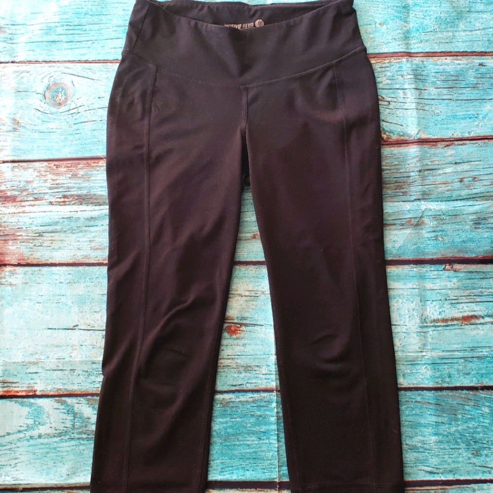 🌺 4/$20 Old Navy active capri leggings size medium